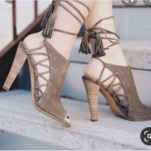 Banana Republic Deborah Lace Up heels - Picture 1 of 14